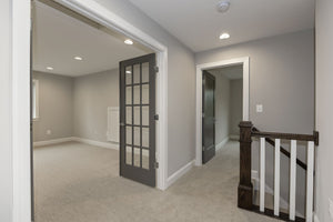 3rd Floor -1,000 square feet + full bath